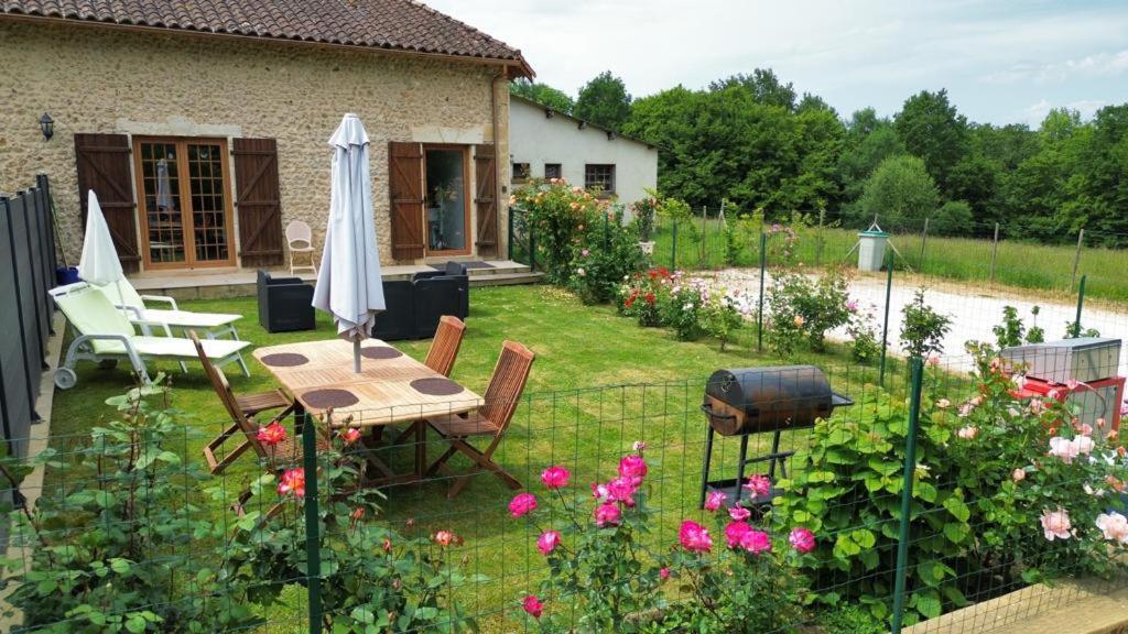 Chez Lucia A 15Min De Perigueux A 6Km Autoroute A89 Appartement Eglise-Neuve-de-Vergt Buitenkant foto